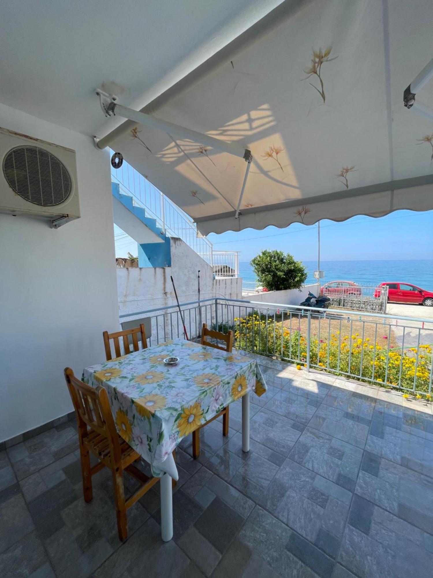 Vila Gusti Guest House Borsh Exterior photo