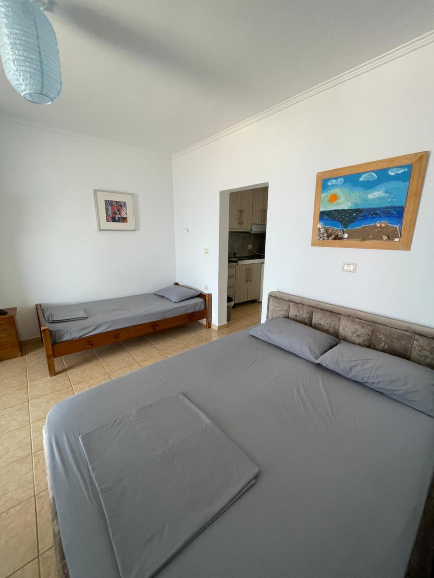 Vila Gusti Guest House Borsh Exterior photo