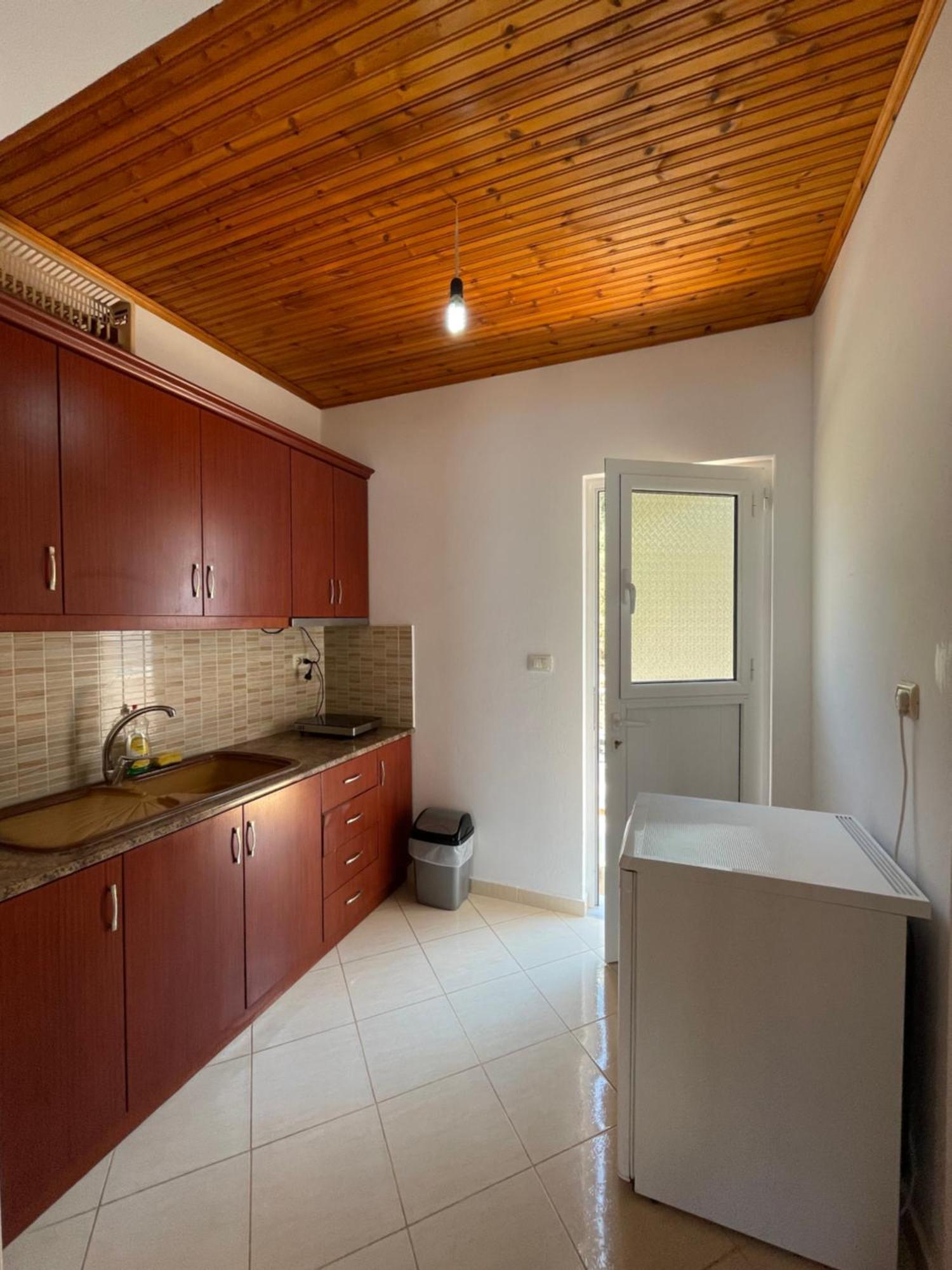 Vila Gusti Guest House Borsh Exterior photo