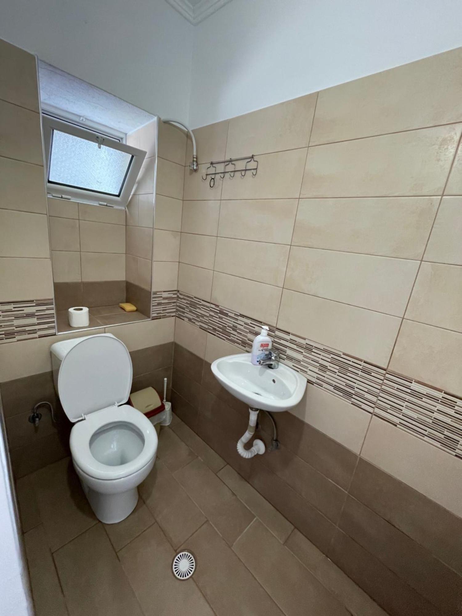 Vila Gusti Guest House Borsh Exterior photo